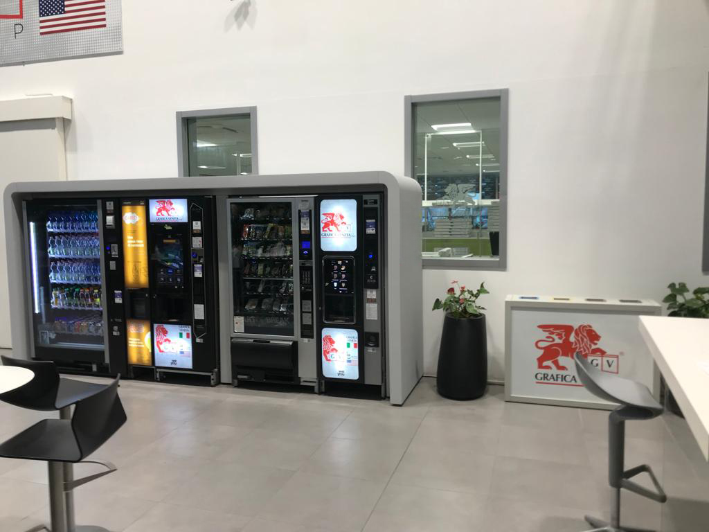distributori automatici a Padova: personalizzazione area break con raccolta differenziata per Grafica Veneta S.p.A.